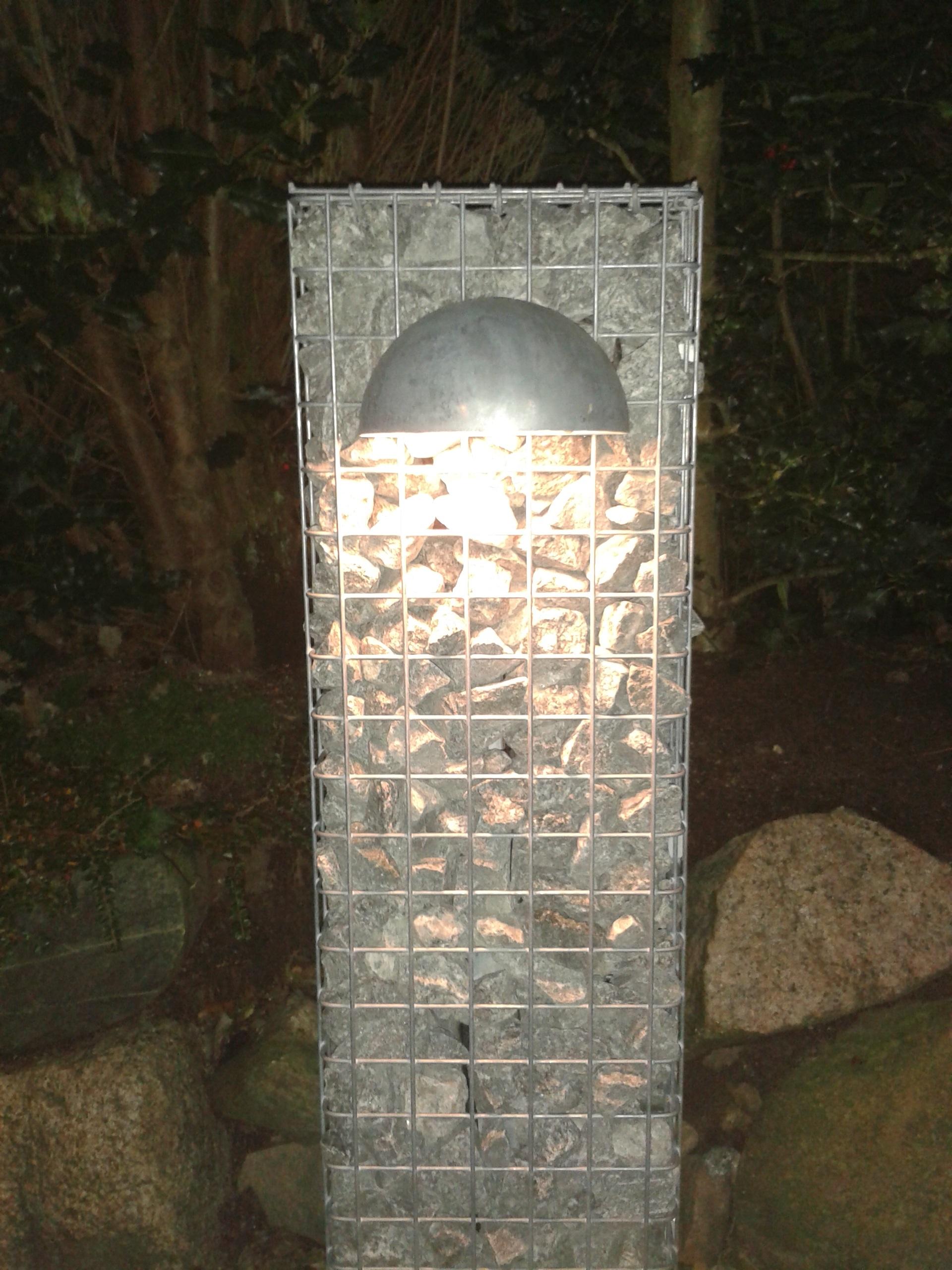 Luminária galvanizada com suporte