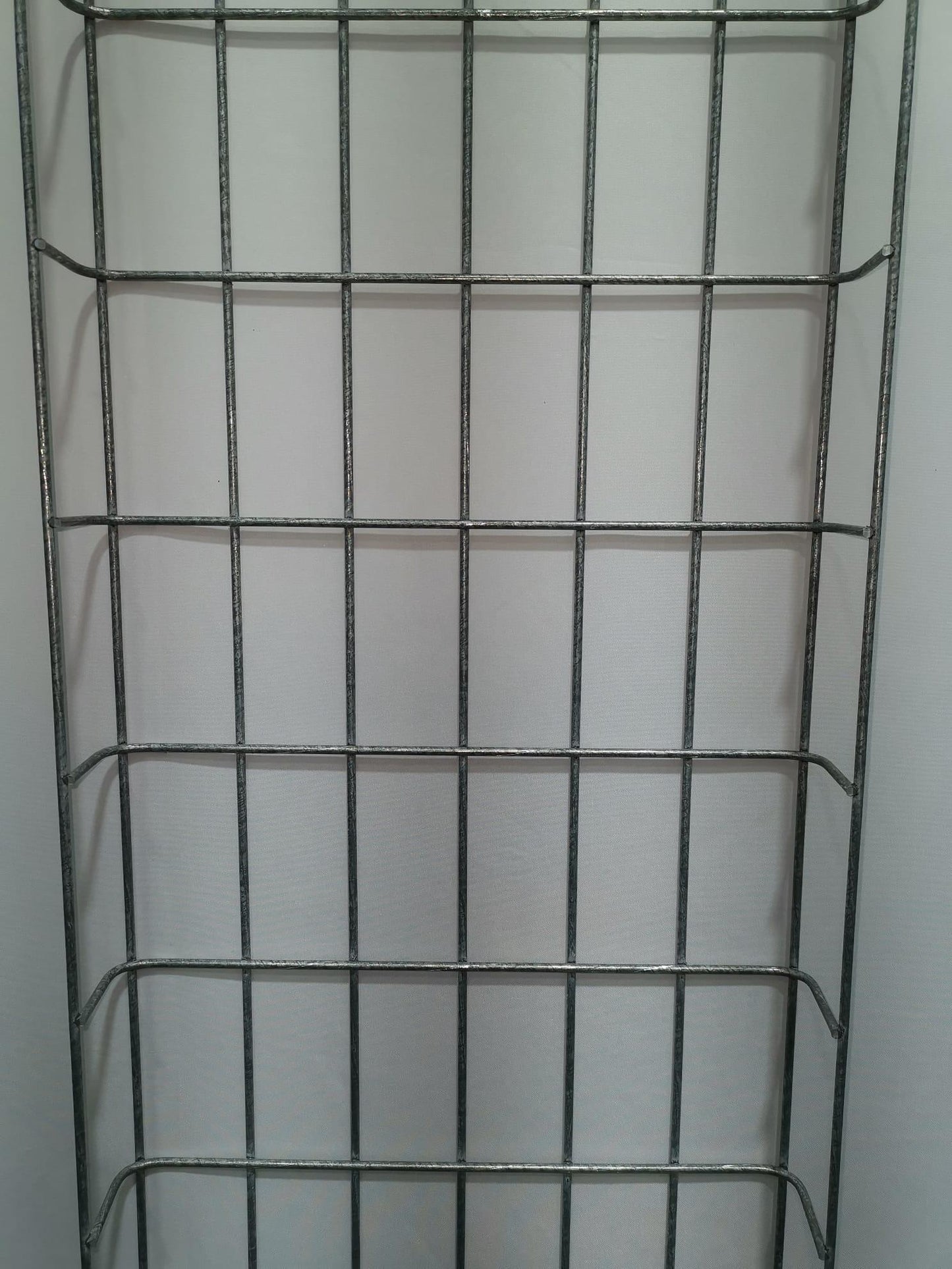 Spaljéns längd 29 cm, djup 5 cm, maskstorlek 5 x 10 cm