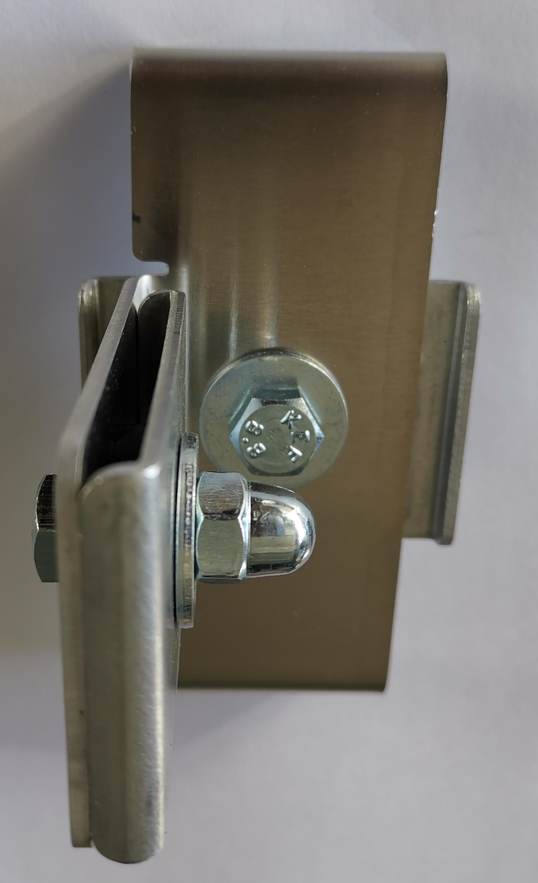 Klemme med hegnsholder 5 x 10 cm til dobbelt stangmåtte, aluminium