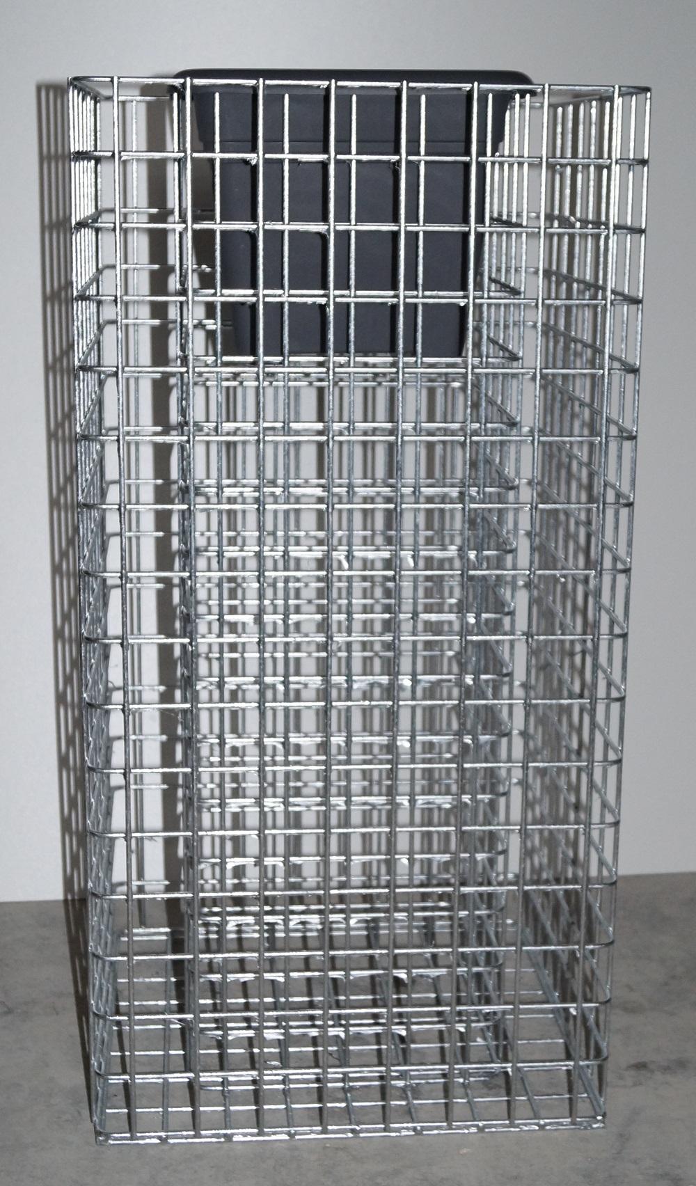 Blomsterpelare Höjd 82 cm Bas 42 x 42 cm MW 5 x 5 cm, varmförzinkad inkl. kruka