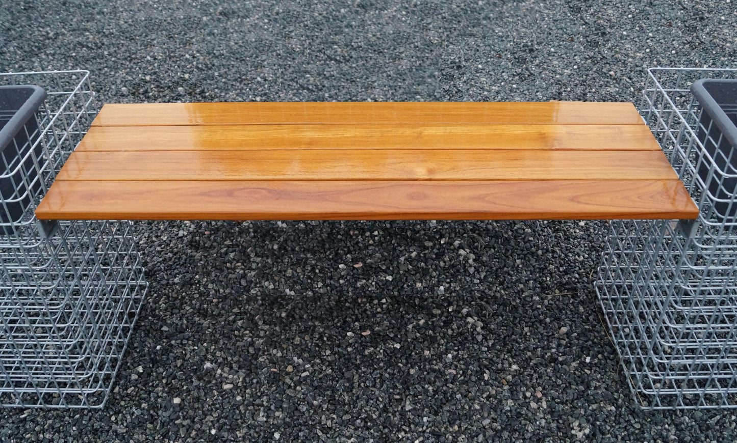 Panchina in gabbioni con 3 colonne di fiori - teak, 205 cm di lunghezza x 60 cm di altezza x 37 cm di profondità, zincata a caldo, MW 5 x 5 cm