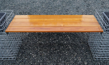 Panchina in gabbioni con 3 colonne di fiori - teak, 205 cm di lunghezza x 60 cm di altezza x 37 cm di profondità, zincata a caldo, MW 5 x 5 cm